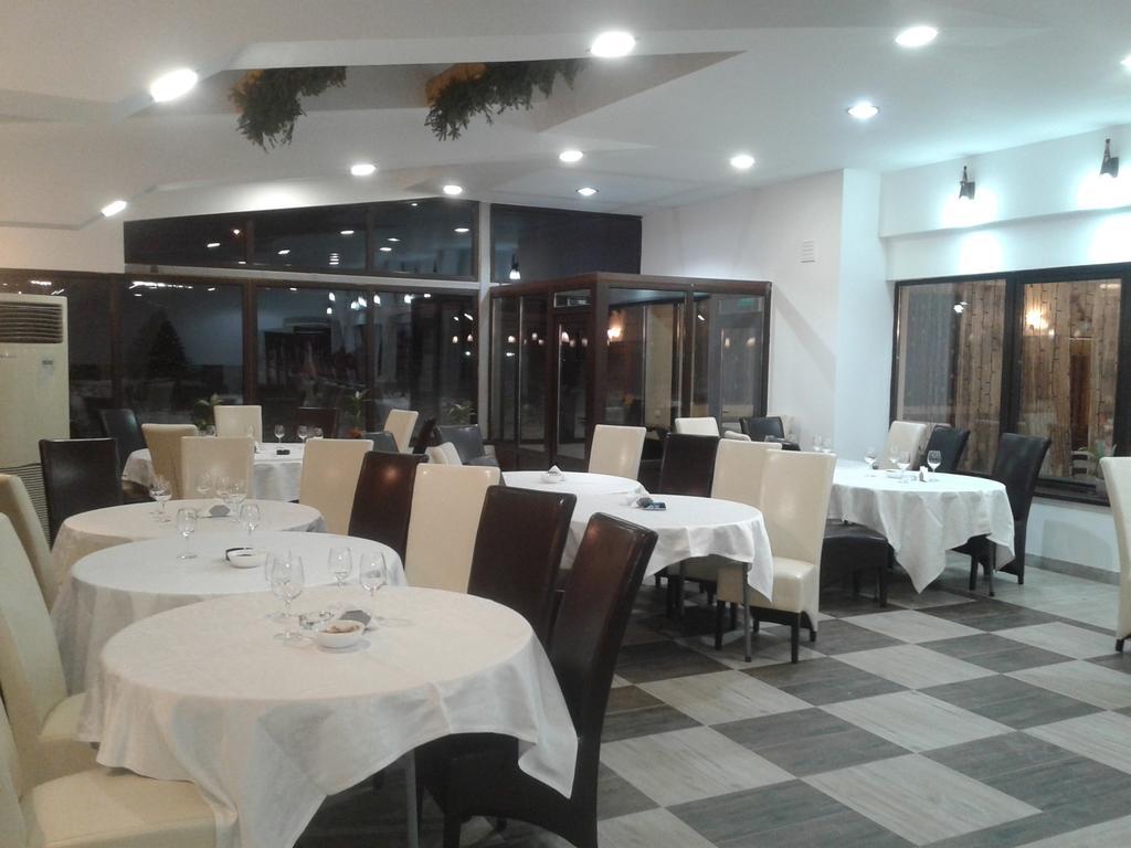 Hotel Zada Предеал Екстериор снимка