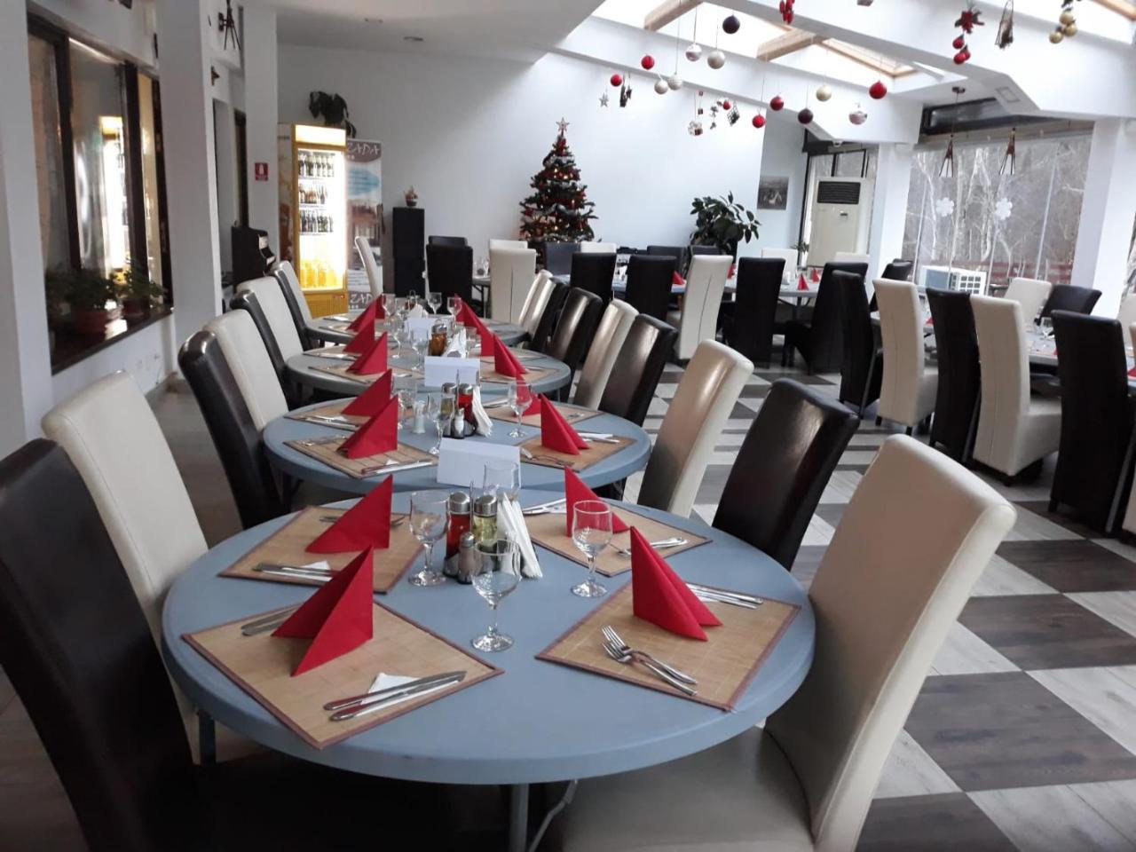 Hotel Zada Предеал Екстериор снимка